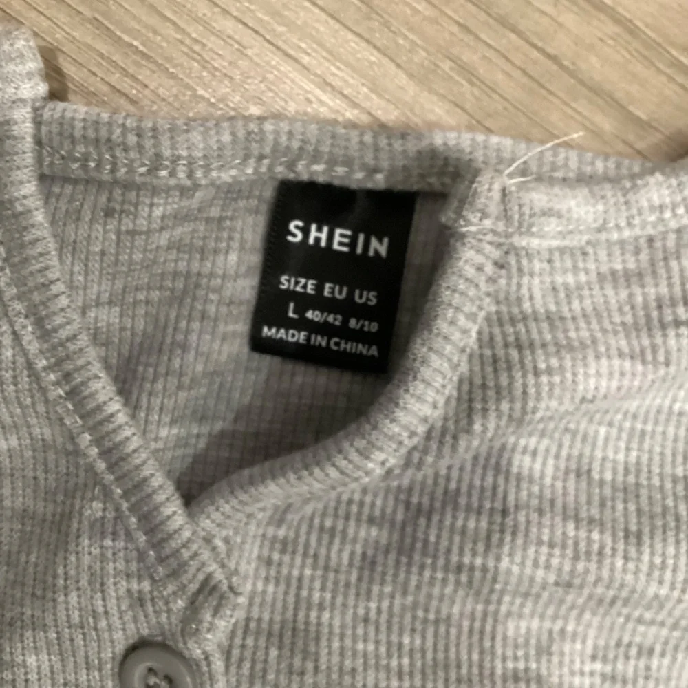 SHEIN Tops - Picture 5 of 11